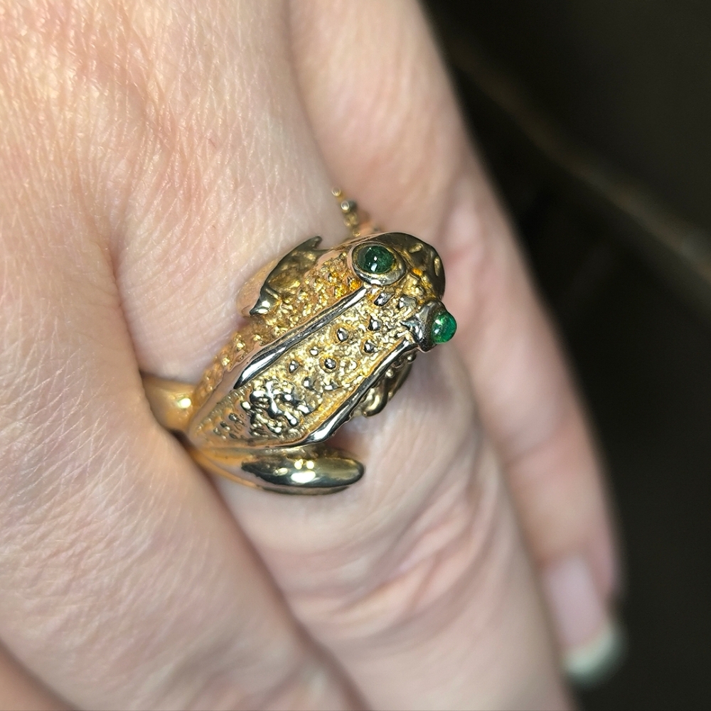 Natural Emeralds Yellow Gold Plated Solid White Gold Frog Ring - Picture 6 of 17